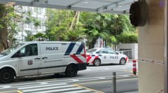诺维娜大华广场外发现一具尸体 警方封锁现场